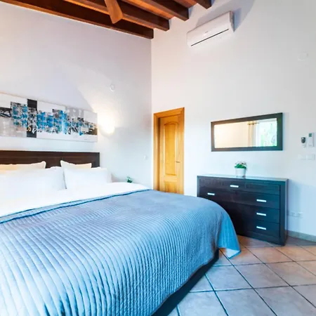 Villa Beachside